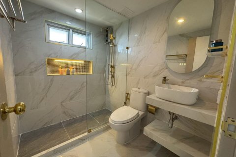 Apartment in Pattaya, Thailand 2 bedrooms № 155576 - photo 9