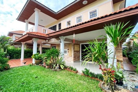 Casa de 4 dormitorios en Jomtien Beach, Pattaya, Tailandia № 222999