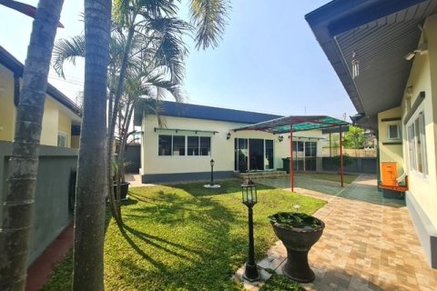 Casa de 5 dormitorios en Pattaya, Tailandia № 223003