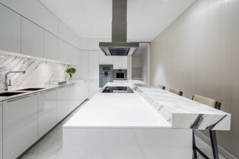 Condo in Bangkok, Thailand, 4 bedrooms  № 180898 - photo 3