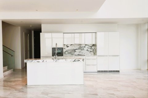 Condo in Bangkok, Thailand, 3 bedrooms  № 180903