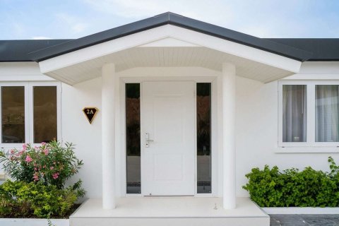 House in Hua Hin, Thailand 3 bedrooms № 157172 - photo 2