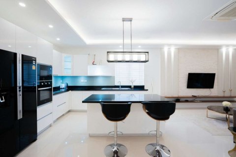 House in Hua Hin, Thailand 3 bedrooms № 157172 - photo 14