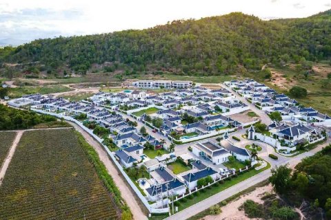 House in Hua Hin, Thailand 3 bedrooms № 157172 - photo 24