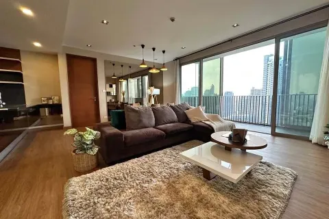Condo in Khlong Toei, Bangkok, Thailand, 3 bedrooms № 157173 - photo 2