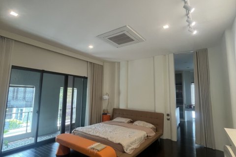 House in Samut Prakan, Thailand 4 bedrooms № 159173 - photo 4