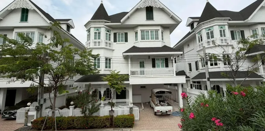 Villa à Bang Na, Bangkok, Thaïlande 4 chambres № 159172