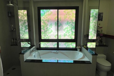 Villa in Phuket, Thailand 4 bedrooms № 154013 - photo 21