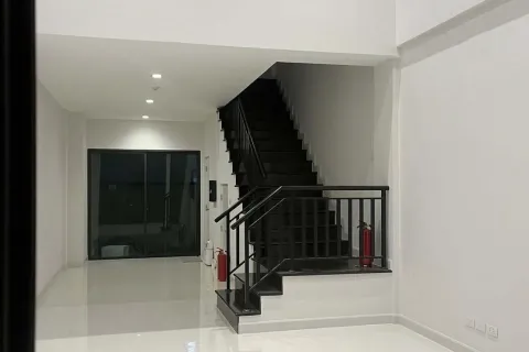 Townhouse in Nong Khaem, Bangkok, Thailand 2 bedrooms № 156652 - photo 2