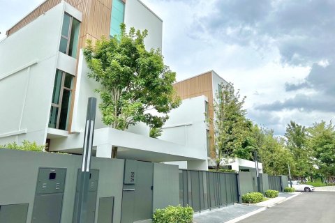 Maison à Saphan Sung, Bangkok, Thaïlande 3 chambres № 147205 - photo 1