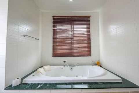 House in Phuket, Thailand 4 bedrooms № 147207 - photo 14