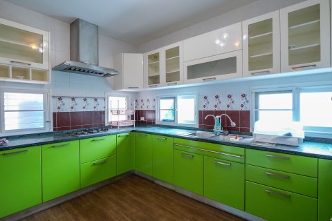 House in Phuket, Thailand 4 bedrooms № 147207 - photo 7