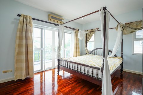 House in Phuket, Thailand 4 bedrooms № 147207 - photo 12