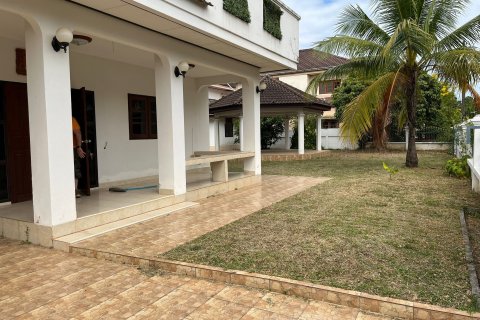 House in Nakhon Phanom, Thailand 4 bedrooms № 154751 - photo 3