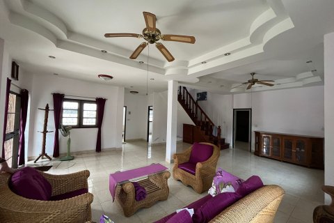 House in Nakhon Phanom, Thailand 4 bedrooms № 154751 - photo 2