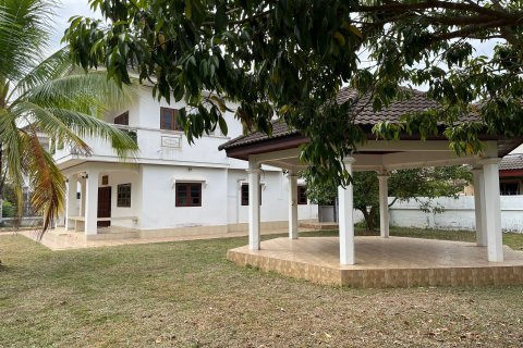 House in Nakhon Phanom, Thailand 4 bedrooms № 154751 - photo 4