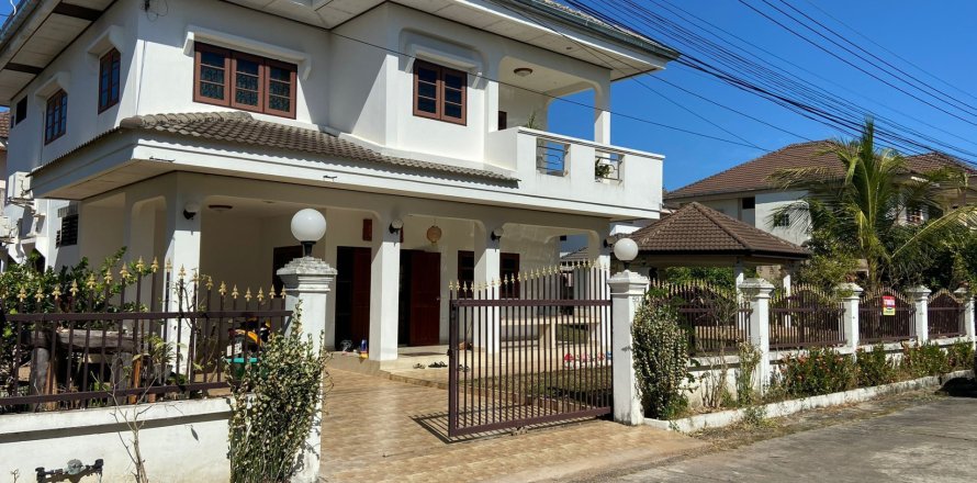 House in Nakhon Phanom, Thailand 4 bedrooms № 154751