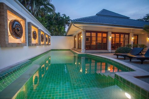 Villa in Kathu, Thailand 3 bedrooms № 154757 - photo 2