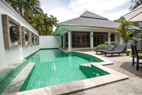Villa in Kathu, Thailand 3 bedrooms № 154757 - photo 1