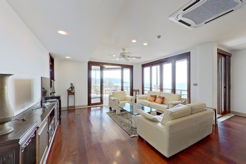 Apartment in Phuket, Thailand 3 bedrooms № 154754 - photo 1