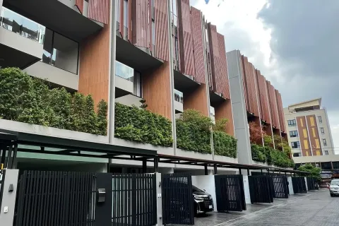 Таунхаус в Бангне, Бангкок, Таиланд с 3 спальнями  № 153231 - фото 1