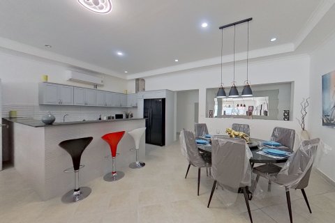 Вилла в Паттайе, Таиланд с 12 спальнями  № 153232 - фото 3