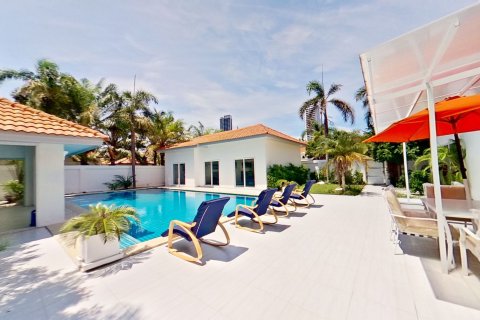 Вилла в Паттайе, Таиланд с 12 спальнями  № 153232 - фото 6