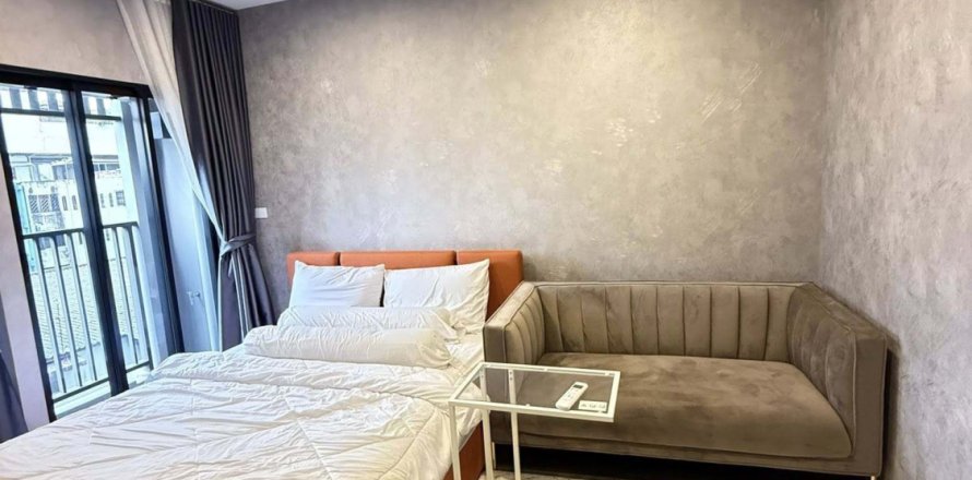 Studio in the Condo in Huai Khwang, Bangkok, Thailand  № 169442