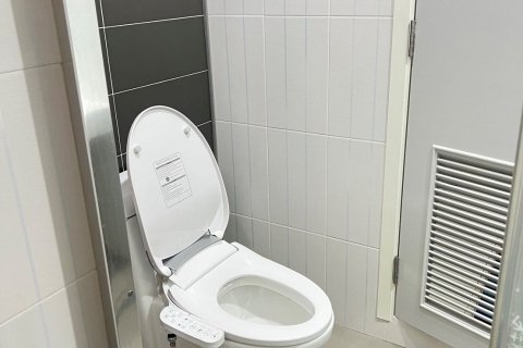 Condo in Samut Prakan, Thailand, 2 bedrooms  № 169444 - photo 17