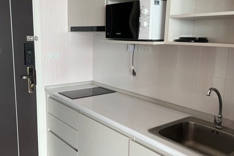 Condo in Samut Prakan, Thailand, 2 bedrooms  № 169444 - photo 13