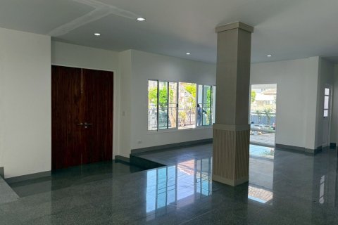 House in Min Buri, Bangkok, Thailand 3 bedrooms № 167325 - photo 3