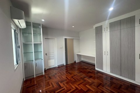 House in Min Buri, Bangkok, Thailand 3 bedrooms № 167325 - photo 8