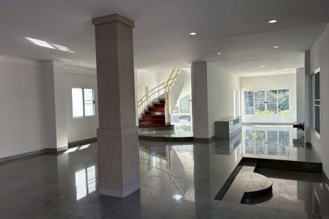 House in Min Buri, Bangkok, Thailand 3 bedrooms № 167325 - photo 2