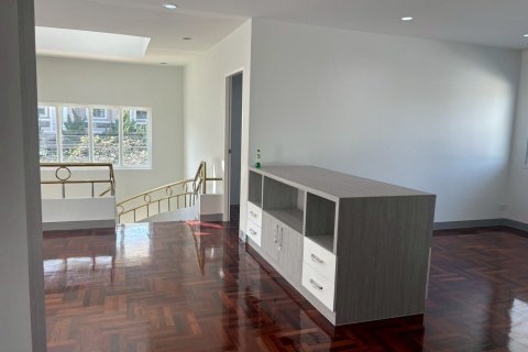 House in Min Buri, Bangkok, Thailand 3 bedrooms № 167325 - photo 5