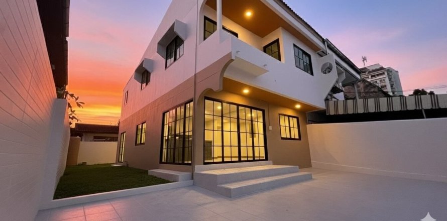House in Bang Na, Bangkok, Thailand 4 bedrooms № 167327