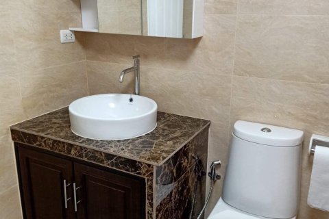 Studio in the Condo in Khlong Toei, Bangkok, Thailand  № 169301 - photo 17