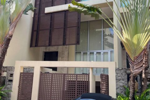 House in Bangkok, Thailand 3 bedrooms № 180908 - photo 2