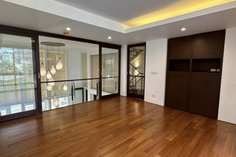 House in Bangkok, Thailand 3 bedrooms № 180908 - photo 3