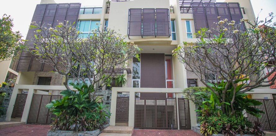 House in Bangkok, Thailand 3 bedrooms № 180908
