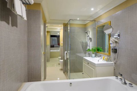 Commercial property in Bangkok, Thailand № 180905 - photo 16
