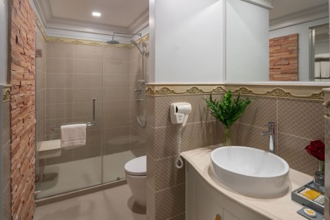 Commercial property in Bangkok, Thailand № 180905 - photo 17