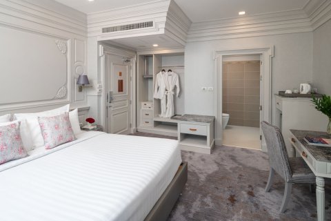 Commercial property in Bangkok, Thailand № 180905 - photo 20