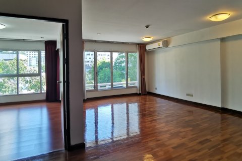 Condo in Pathum Wan, Bangkok, Thailand, 2 bedrooms № 200774 - photo 1