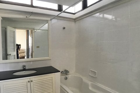 Condo à Watthana, Bangkok, Thaïlande, 2 chambres № 200777 - photo 2