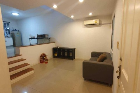 Townhouse à Bang Kapi, Bangkok, Thaïlande 3 chambres № 150264 - photo 2