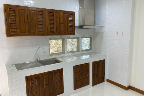 House in Hang Dong, Thailand 4 bedrooms № 142706 - photo 7