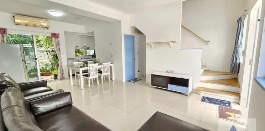 Reihenhaus in Saphan Sung, Bangkok, Thailand 3 Schlafzimmer № 219125