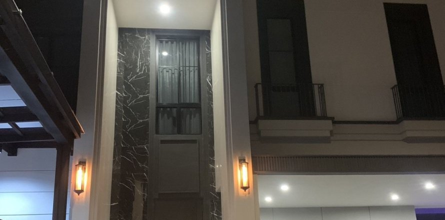 Maison à Saphan Sung, Bangkok, Thaïlande 5 chambres № 156220