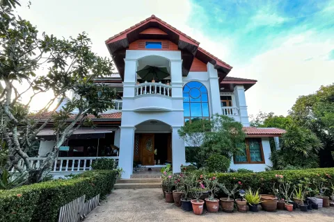 Villa in San Sai, Thailand 4 bedrooms № 156222 - photo 6