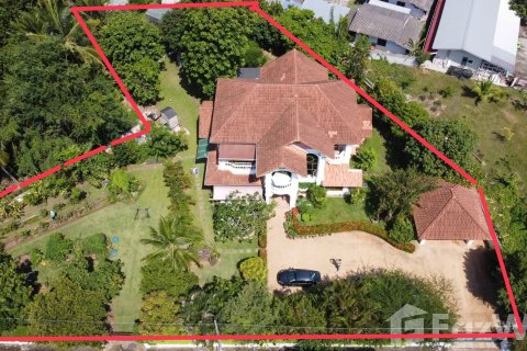 Villa in San Sai, Thailand 4 bedrooms № 156222 - photo 1